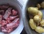 土豆炖排骨的做法图解1