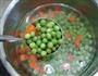 香菇豌豆炒豆干的做法图解1