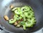 苦瓜洋葱炒五花肉的做法图解4
