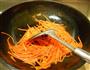 胡萝卜丝炒银鱼的做法步骤3