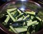 酸辣黄瓜条的做法图解2