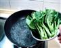 蒜蓉炒芥兰的做法图解2