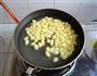 银杏拌芹菜的做法图解2