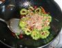 干煸肉末苦瓜的做法图解8