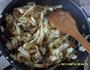 包菜炒木耳的做法图解4