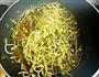 韭菜豆芽炒粉丝的做法图解7