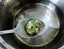 汆香菜圆子的做法图解8