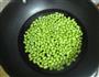 毛豆炒肉末的做法图解2