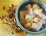 三黄鸡炖茶树菇的做法图解1