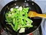 土豆烧豆角的做法图解2