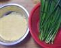 韭菜鸡蛋锅塌的做法图解1