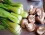 青菜炒香菇的做法图解1