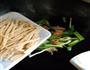 蒜苗腊肉百叶丝的做法图解8