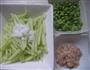 瓜皮肉丝炒毛豆的做法图解2