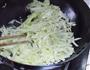 包菜炒粉丝的做法图解7