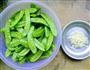 蒜茸荷兰豆的做法图解1
