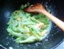 鸡蛋炒苦瓜的做法图解10