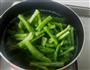 凉拌苦瓜条的做法图解3