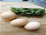 椿芽焖蛋的做法图解1