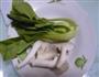 青菜炒菌菇的做法图解1