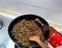 肉末炒酸角的做法步骤4
