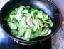 肉肠炒猪耳豆角的做法图解3