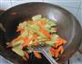 胡萝卜炒合掌瓜的做法图解3