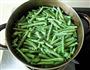 豆角炒香肠的做法图解2