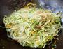 绿豆芽炒粉的做法图解6