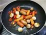 酸辣甜香肠丸子的做法图解4