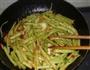 豆瓣酱炒空心菜的做法图解7