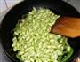 青椒炒毛豆的做法图解5