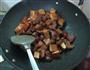酱豆干红烧肉的做法图解7