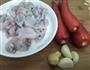 田鸡配红椒的做法图解1