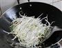 肉末芽菜炒河粉的做法图解5