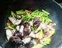 蒜苔香菇炒肉的做法图解8