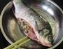 包瓜肉糜嵌鲫鱼的做法图解3