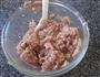 果仁鸡肉蓉炒秋葵的做法图解2