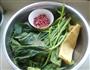 炝拌菠菜的做法图解1