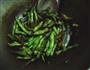 翅尖烧豆角的做法步骤7