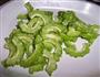 豉香肉末炒苦瓜的做法图解2