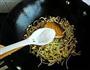 黄豆芽炒粉丝的做法图解6