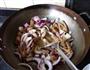 球葱炒鸡爪的做法图解9