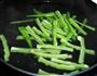 豆豉鲮鱼炒苦瓜的做法步骤3