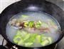 苦瓜鲫鱼汤的做法图解5