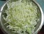 炝炒包菜丝的做法图解2