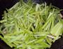 芹菜炒粉条的做法图解7