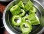 猪肉酿苦瓜的做法图解2