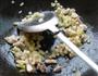 油菜榨菜肉炒饭的做法图解5