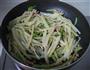 土豆芹菜炒肉丝的做法图解8